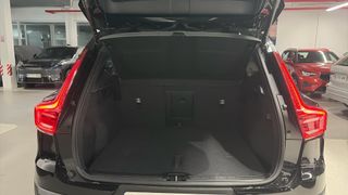 VOLVO XC40 2.0 B4 BLACK EDITION+ AUTO 197 5P