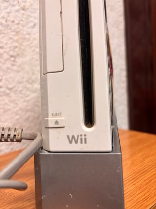 Nintendo Wii bianca con cavi