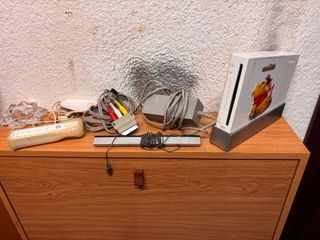 Nintendo Wii bianca con cavi