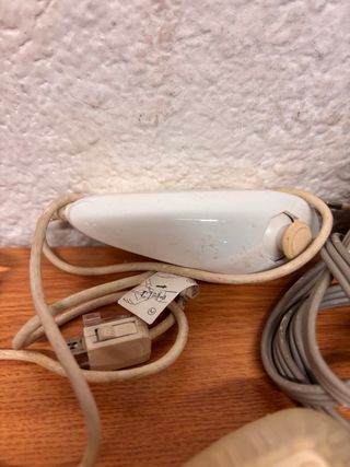 Nintendo Wii bianca con cavi