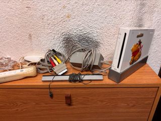 Nintendo Wii bianca con cavi