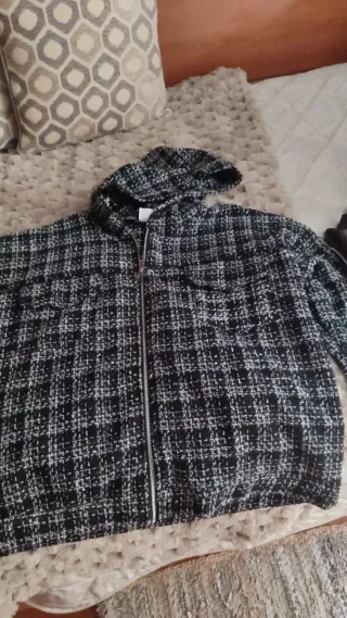 Sudadera con capucha marrón varios artículos