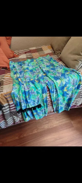 Sudadera con capucha marrón varios artículos