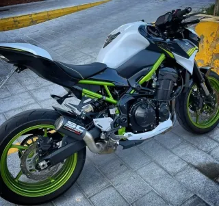 Kawasaki Z900 Negra y Verde