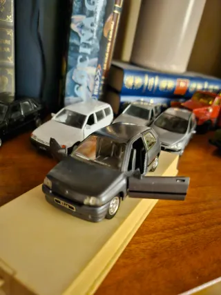 Renault Clio 1/43