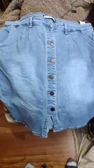 Falda vaquera y otra de polipiel sin estrenar