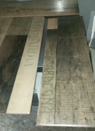 Baldosas imitación madera , sólo hay 7 baldosas.