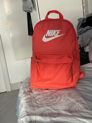 Cartera Nike Naranja y Blanca