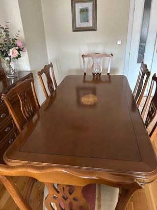 Conjunto de Mesa Comedor, Sillas y aparador