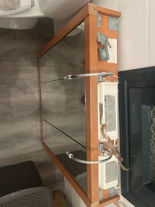 Espejo de baño con marco de madera