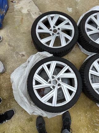 Llantas VW Golf 8 GTI Bridgestone 225/40R18