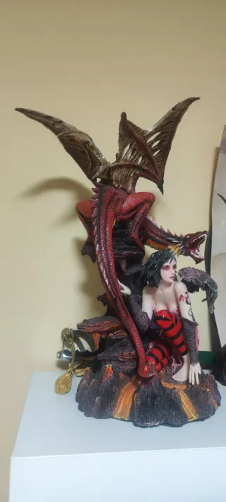 Les Alpes.Fata gotica con drago rosso