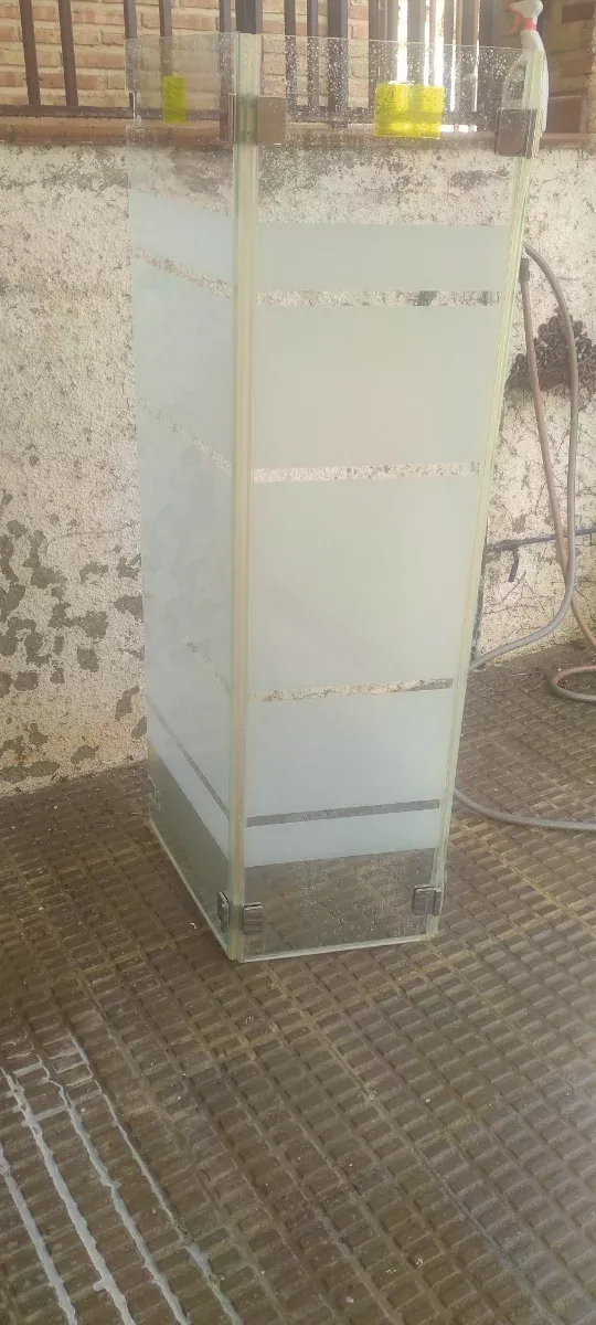 Mampara de bañera de cristal y metal