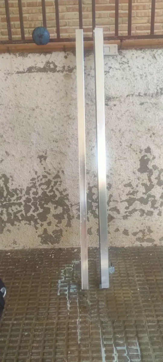 Mampara de bañera de cristal y metal