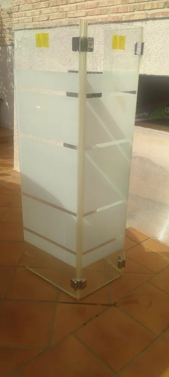 Mampara de bañera de cristal y metal