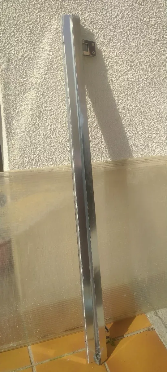 Mampara de bañera de cristal y metal