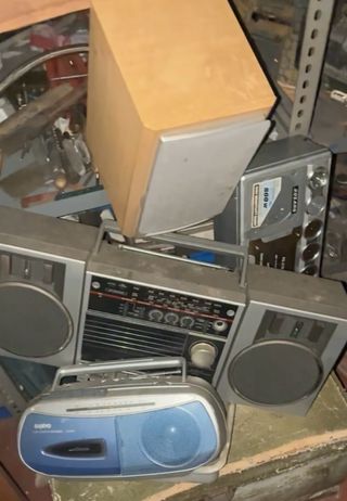 Radio Sanyo Azul y Plata