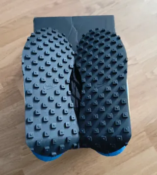 Nuove scarpe sportive Nike, taglia 42.5