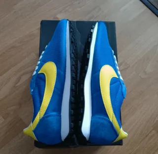 Nuove scarpe sportive Nike, taglia 42.5