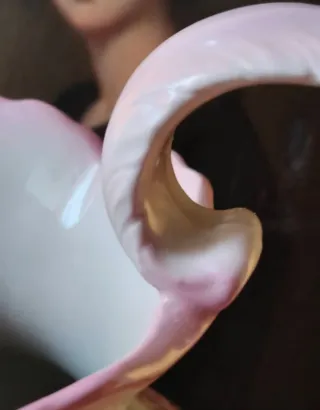 Brocca floreale in ceramica