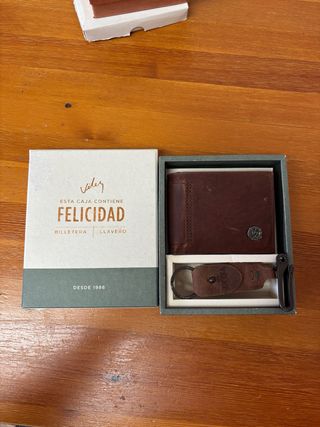 Cartera y Llavero de Piel Vélez Marrón