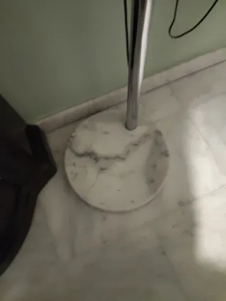 Lampada ad arco con paralume orientabile in plasti