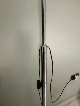 Lampada ad arco con paralume orientabile in plasti