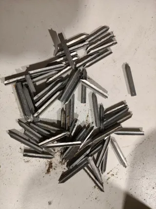 Clavos para espiga de madera