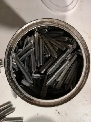 Clavos para espiga de madera