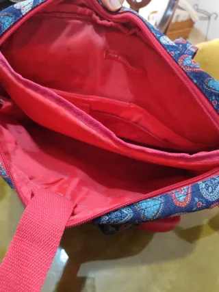 Maletín portátil con estampado de corazones