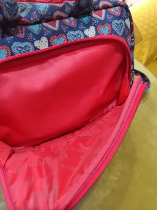 Maletín portátil con estampado de corazones