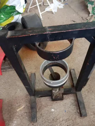 Desllantador hidráulico para ruedas de kart