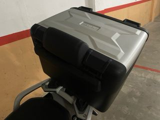 Top Case BMW R1250GS con soporte y respaldo
