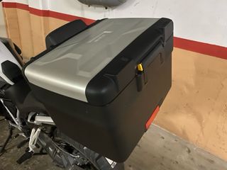 Top Case BMW R1250GS con soporte y respaldo