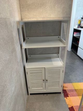 Estantería de baño blanca de madera