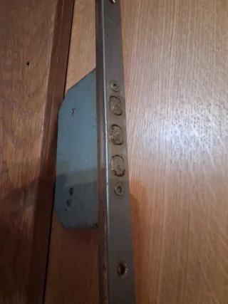 Cerradura triple para marco y puerta