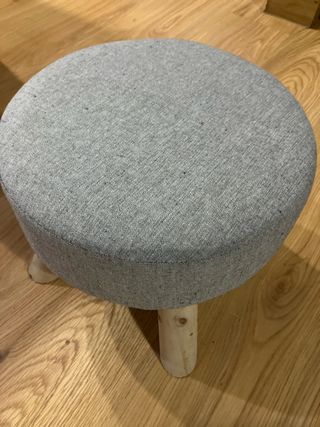 Taburete redondo de tela y madera