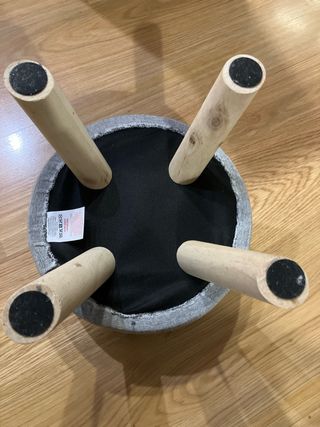 Taburete redondo de tela y madera