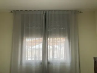 Cortinas grises + barra ventana 160cm