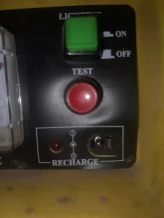 Cargador de Baterías Coche Amarillo