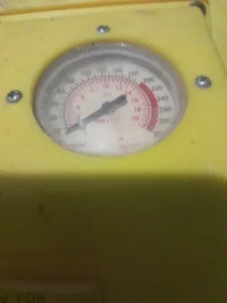 Cargador de Baterías Coche Amarillo