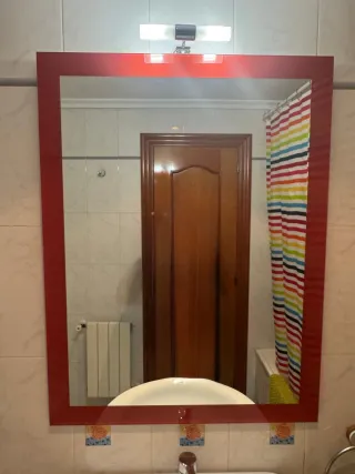 Espejo de baño rojo