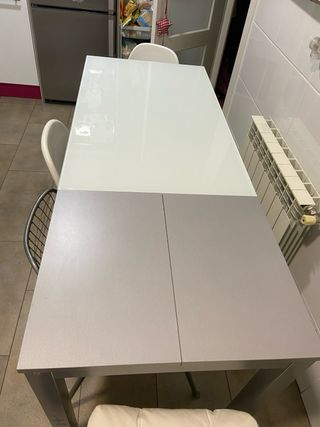 Mesa de cocina cristal blanco y metal,