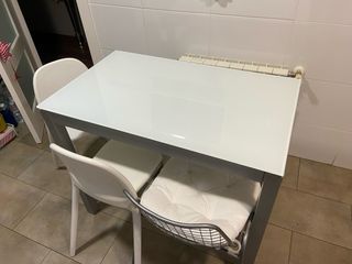 Mesa de cocina cristal blanco y metal,