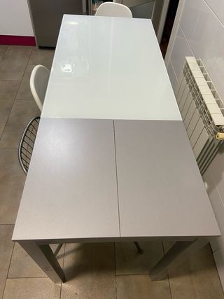 Mesa de cocina cristal blanco y metal,