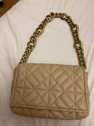 Bolso Zara acolchado cadena dorado