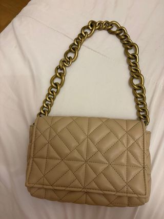 Bolso Zara acolchado cadena dorado
