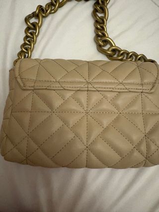 Bolso Zara acolchado cadena dorado