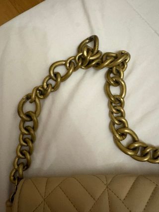 Bolso Zara acolchado cadena dorado