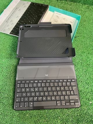 Logitech Slim Folio iPad Keyboard Case